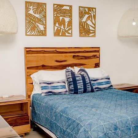 Whispering Seas Oceanfront Suite Ocho Ríos Extérieur photo
