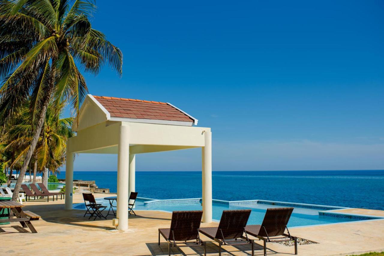 Whispering Seas Oceanfront Suite Ocho Ríos Extérieur photo
