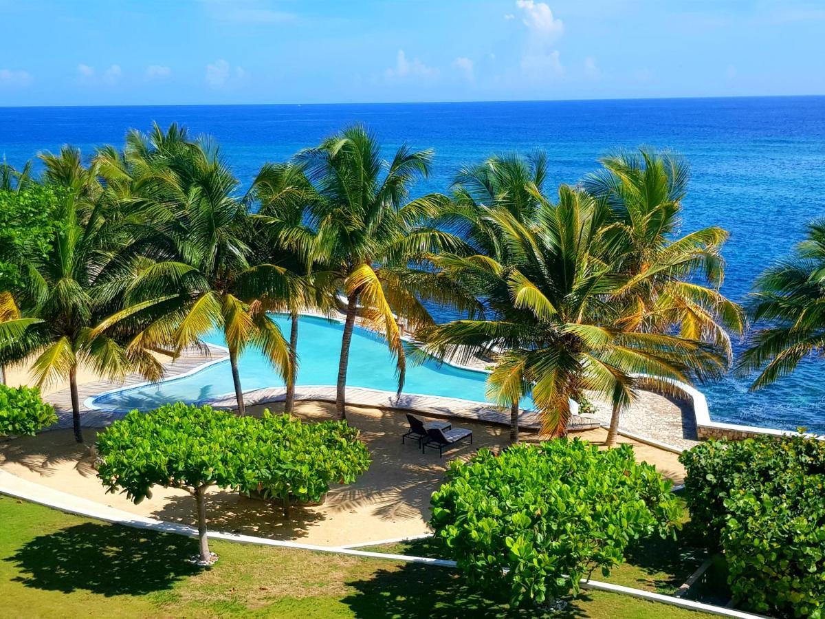 Whispering Seas Oceanfront Suite Ocho Ríos Extérieur photo