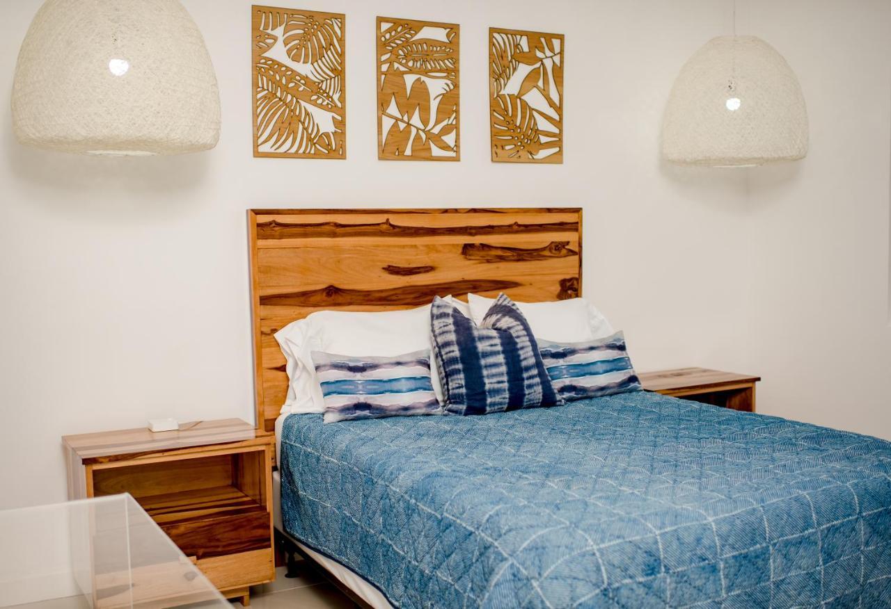 Whispering Seas Oceanfront Suite Ocho Ríos Extérieur photo